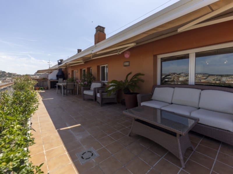4 bedroom Penthouse for rent in Sant Feliu de Guixols with garage - € 1,995 (Ref: 10025600)