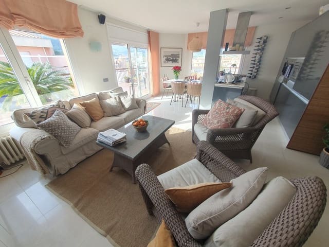 Ático de 4 habitaciones en Sant Feliu de Guíxols en alquiler con garaje - 1.995 € (Ref: 10025600)
