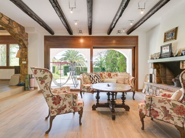 4 makuuhuone Huvila myytävänä paikassa Platja d'Aro, Castell-Platja d'Aro mukana uima-altaan 
autotalli - 1 150 000 € (Ref: 10050258)
