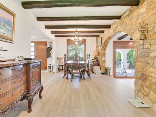 4 makuuhuone Huvila myytävänä paikassa Platja d'Aro, Castell-Platja d'Aro mukana uima-altaan 
autotalli - 1 150 000 € (Ref: 10050258)
