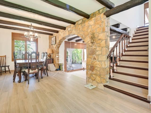 4 makuuhuone Huvila myytävänä paikassa Platja d'Aro, Castell-Platja d'Aro mukana uima-altaan 
autotalli - 1 150 000 € (Ref: 10050258)