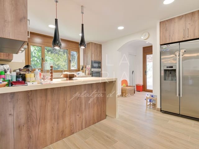 4 makuuhuone Huvila myytävänä paikassa Platja d'Aro, Castell-Platja d'Aro mukana uima-altaan 
autotalli - 1 150 000 € (Ref: 10050258)