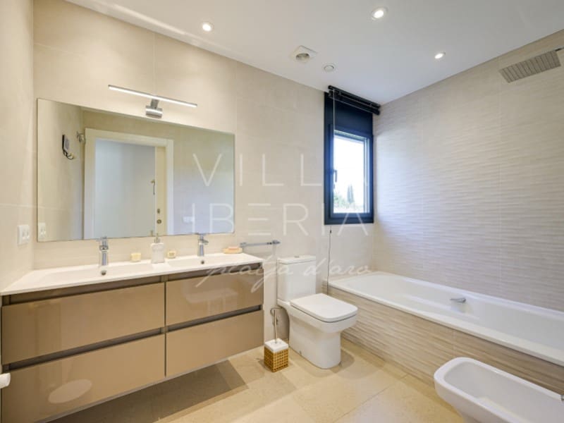 Chalet de 4 habitaciones en Platja d'Aro en venta con piscina garaje - 778.000 € (Ref: 10089489)