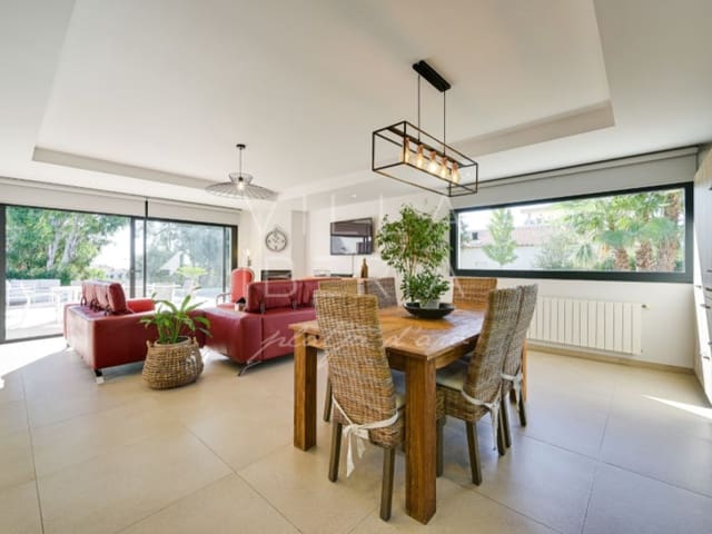 Chalet de 4 habitaciones en Platja d'Aro, Castell-Platja d'Aro en venta con piscina garaje - 778.000 € (Ref: 10089489)