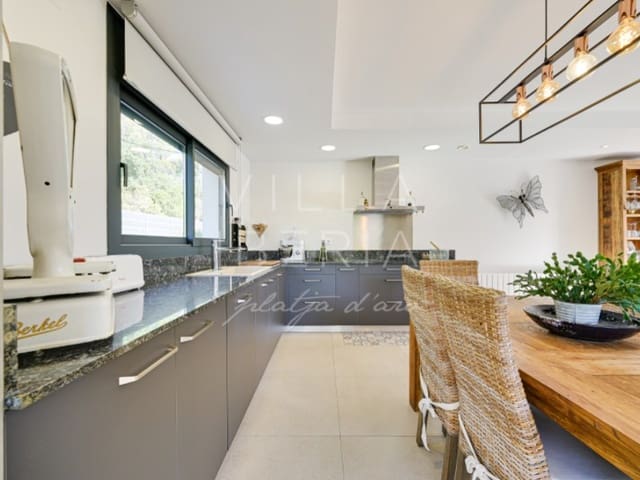 Chalet de 4 habitaciones en Platja d'Aro, Castell-Platja d'Aro en venta con piscina garaje - 778.000 € (Ref: 10089489)