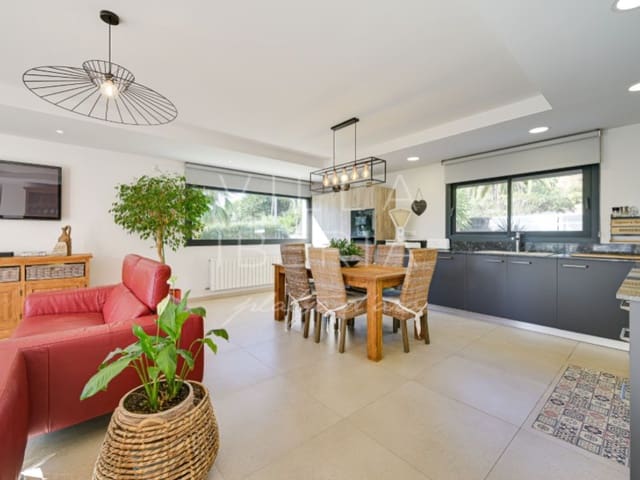 Chalet de 4 habitaciones en Platja d'Aro, Castell-Platja d'Aro en venta con piscina garaje - 778.000 € (Ref: 10089489)