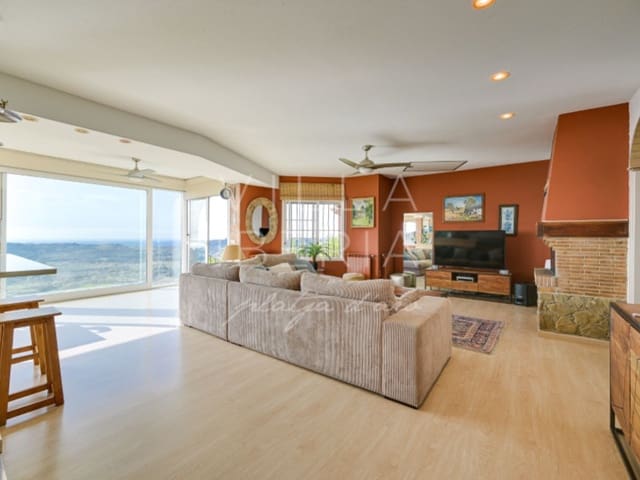 Chalet de 4 habitaciones en Platja d'Aro, Castell-Platja d'Aro en venta con piscina garaje - 815.000 € (Ref: 10184762)