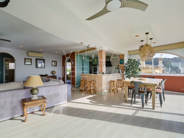 Chalet de 4 habitaciones en Platja d'Aro, Castell-Platja d'Aro en venta con piscina garaje - 815.000 € (Ref: 10184762)