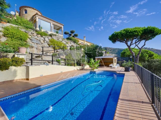 Chalet de 4 habitaciones en Platja d'Aro, Castell-Platja d'Aro en venta con piscina garaje - 815.000 € (Ref: 10184762)