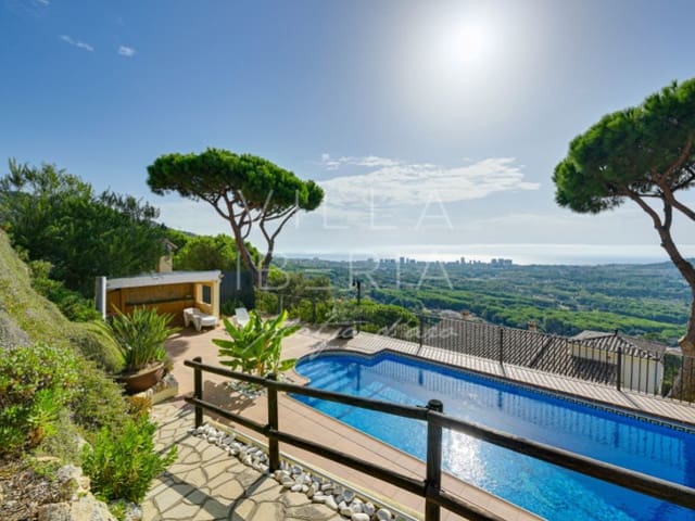 Chalet de 4 habitaciones en Platja d'Aro, Castell-Platja d'Aro en venta con piscina garaje - 815.000 € (Ref: 10184762)