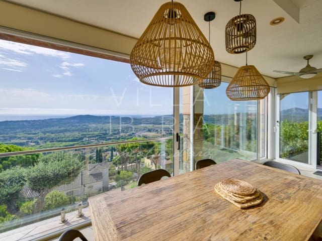 Chalet de 4 habitaciones en Platja d'Aro, Castell-Platja d'Aro en venta con piscina garaje - 815.000 € (Ref: 10184762)