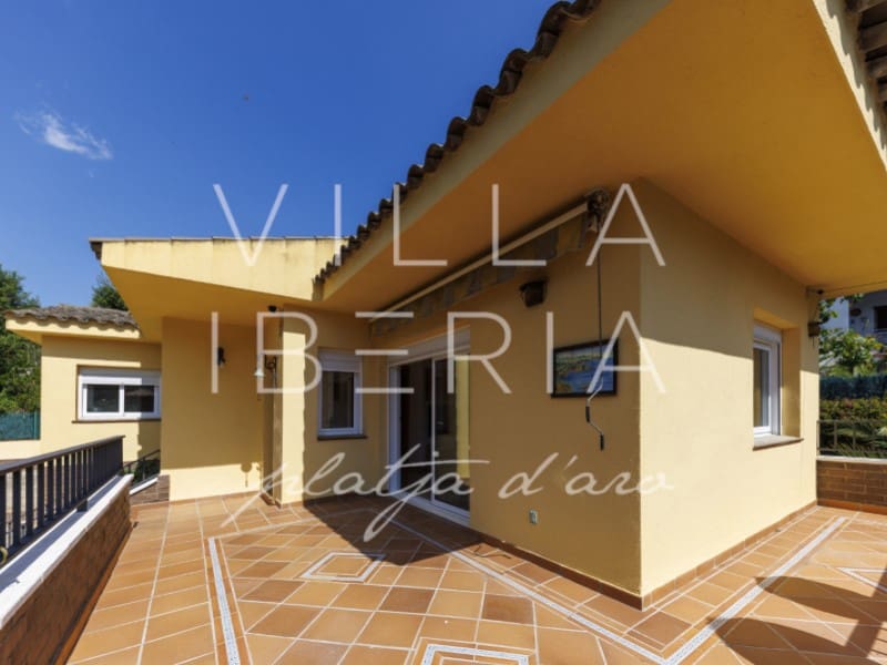 3 chambre Villa/Maison à vendre à Santa Cristina d'Aro avec garage - 377 000 € (Ref: 7646679)