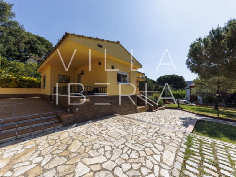 3 chambre Villa/Maison à vendre à Santa Cristina d'Aro avec garage - 377 000 € (Ref: 7646679)