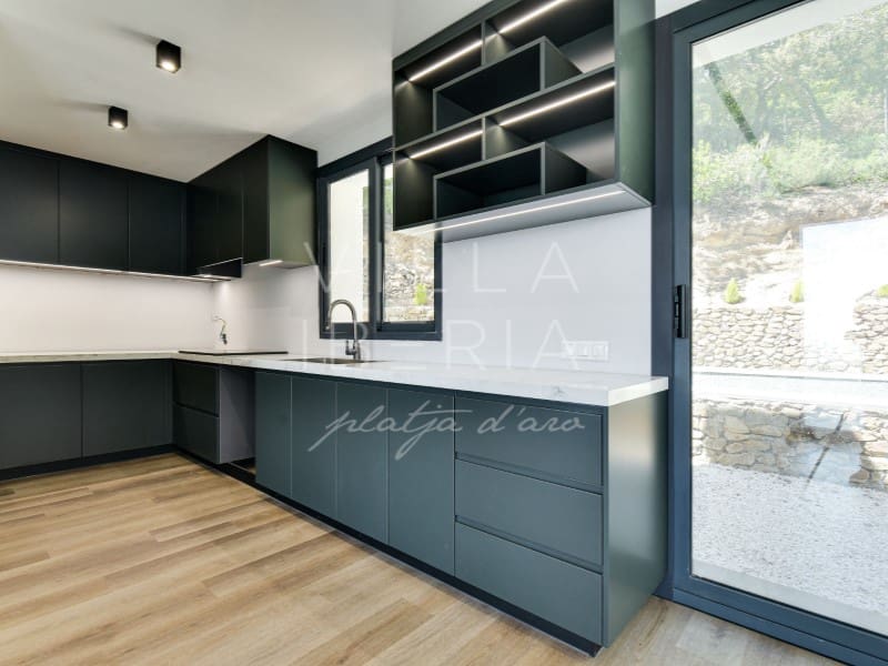 3 soveværelse Villa til salg i Santa Cristina d'Aro med swimmingpool garage - € 945.000 (Ref: 7646682)