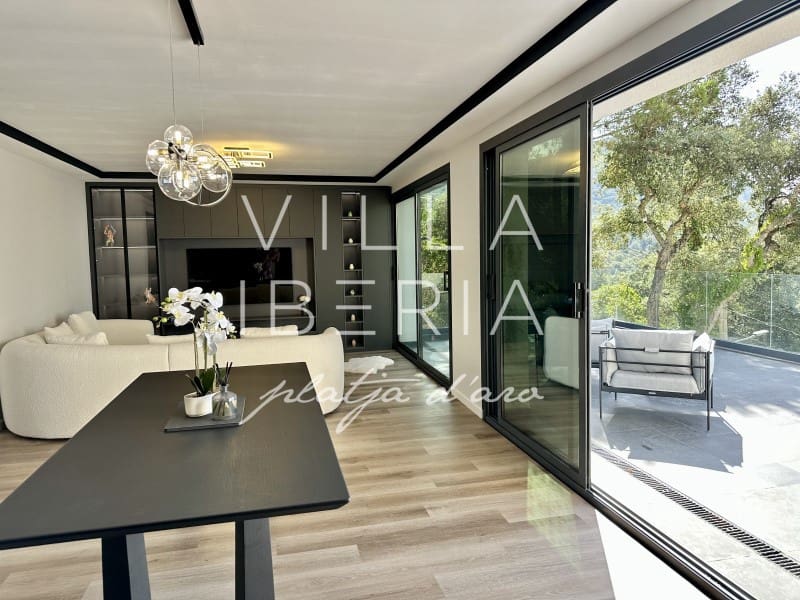 3 makuuhuone Huvila myytävänä paikassa Santa Cristina d'Aro mukana uima-altaan 
autotalli - 945 000 € (Ref: 7646682)