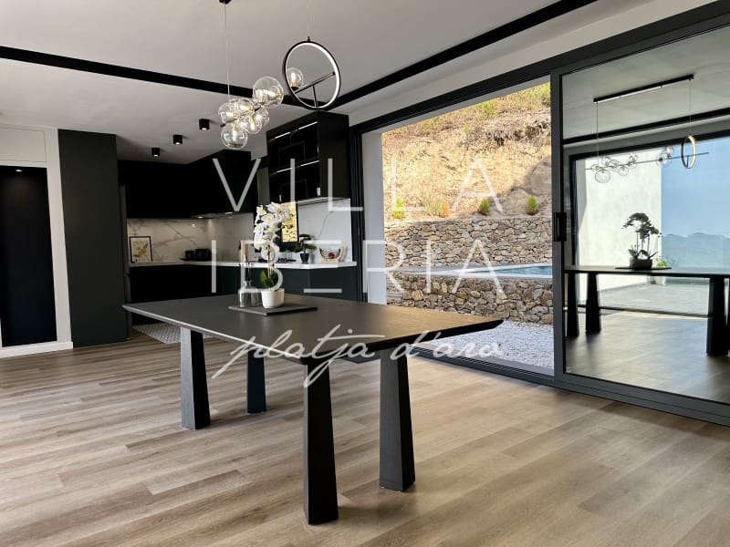 3 makuuhuone Huvila myytävänä paikassa Santa Cristina d'Aro mukana uima-altaan 
autotalli - 945 000 € (Ref: 7646682)