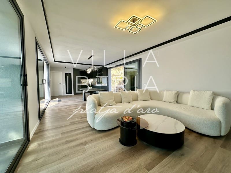 3 makuuhuone Huvila myytävänä paikassa Santa Cristina d'Aro mukana uima-altaan 
autotalli - 945 000 € (Ref: 7646682)
