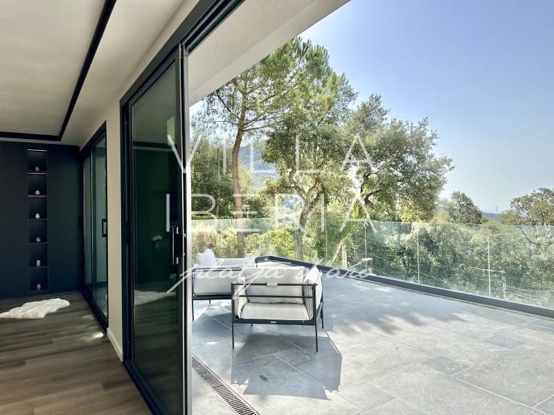 3 makuuhuone Huvila myytävänä paikassa Santa Cristina d'Aro mukana uima-altaan 
autotalli - 945 000 € (Ref: 7646682)