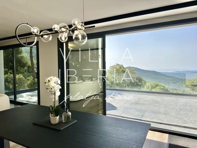 3 soverom Villa til salgs i Santa Cristina d'Aro med svømmebasseng garasje - € 945 000 (Ref: 7646682)