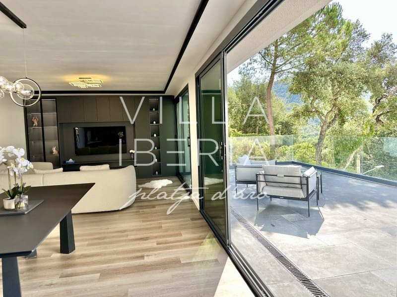 3 makuuhuone Huvila myytävänä paikassa Santa Cristina d'Aro mukana uima-altaan 
autotalli - 945 000 € (Ref: 7646682)
