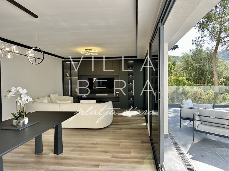 3 makuuhuone Huvila myytävänä paikassa Santa Cristina d'Aro mukana uima-altaan 
autotalli - 945 000 € (Ref: 7646682)