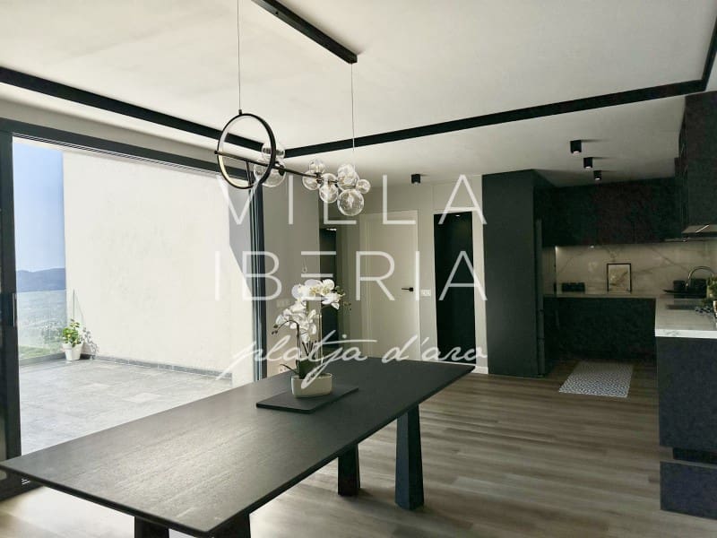 3 makuuhuone Huvila myytävänä paikassa Santa Cristina d'Aro mukana uima-altaan 
autotalli - 945 000 € (Ref: 7646682)