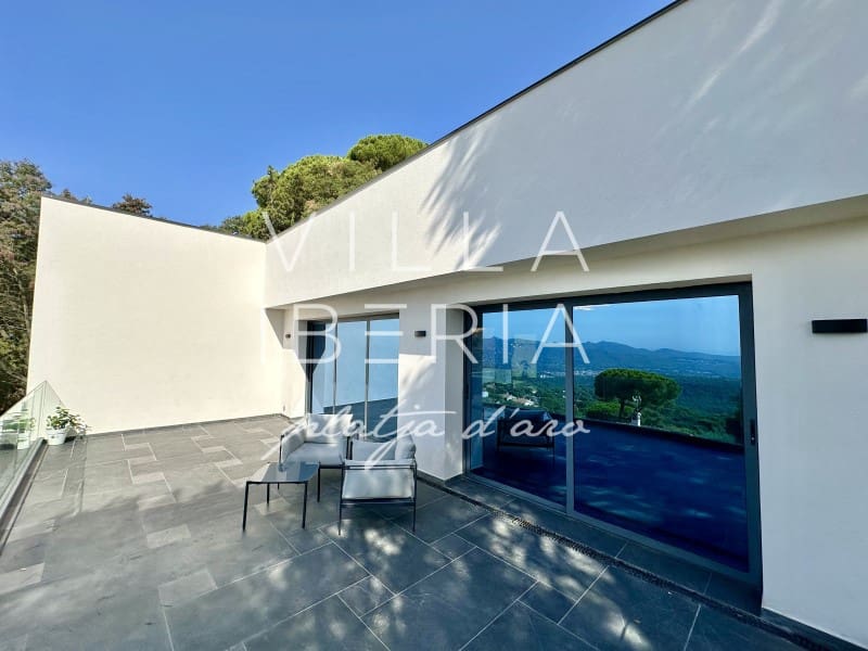3 makuuhuone Huvila myytävänä paikassa Santa Cristina d'Aro mukana uima-altaan 
autotalli - 945 000 € (Ref: 7646682)