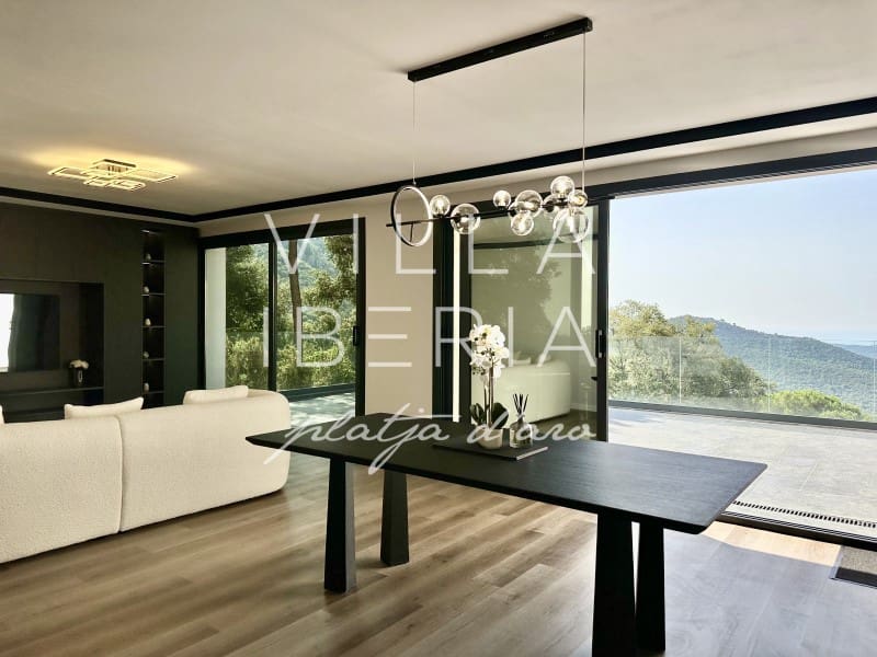 3 makuuhuone Huvila myytävänä paikassa Santa Cristina d'Aro mukana uima-altaan 
autotalli - 945 000 € (Ref: 7646682)