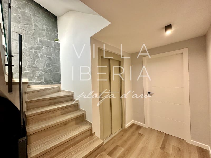 3 makuuhuone Huvila myytävänä paikassa Santa Cristina d'Aro mukana uima-altaan 
autotalli - 945 000 € (Ref: 7646682)