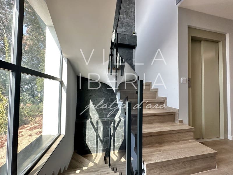 3 makuuhuone Huvila myytävänä paikassa Santa Cristina d'Aro mukana uima-altaan 
autotalli - 945 000 € (Ref: 7646682)