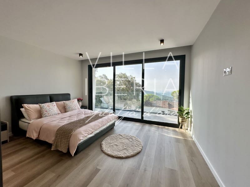 3 makuuhuone Huvila myytävänä paikassa Santa Cristina d'Aro mukana uima-altaan 
autotalli - 945 000 € (Ref: 7646682)