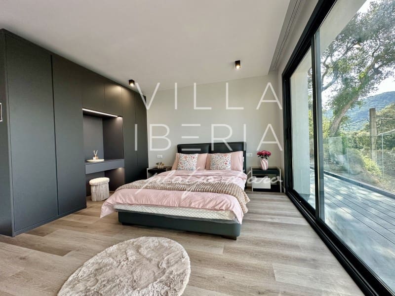 3 makuuhuone Huvila myytävänä paikassa Santa Cristina d'Aro mukana uima-altaan 
autotalli - 945 000 € (Ref: 7646682)