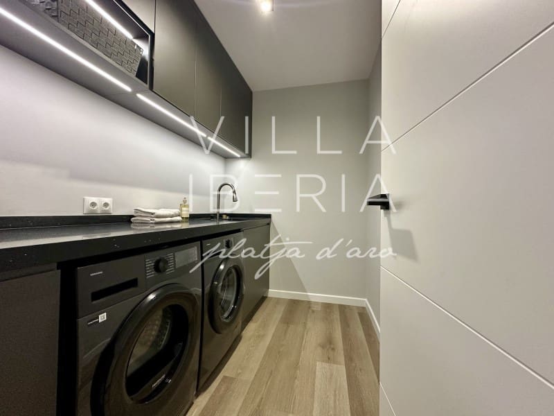 3 makuuhuone Huvila myytävänä paikassa Santa Cristina d'Aro mukana uima-altaan 
autotalli - 945 000 € (Ref: 7646682)