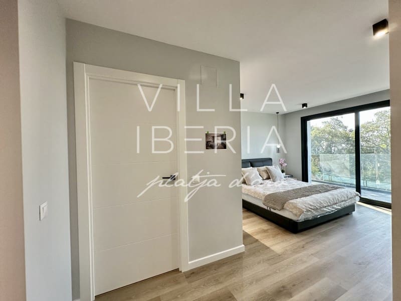 3 makuuhuone Huvila myytävänä paikassa Santa Cristina d'Aro mukana uima-altaan 
autotalli - 945 000 € (Ref: 7646682)