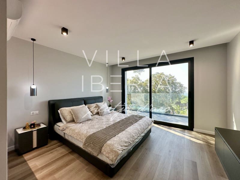 3 makuuhuone Huvila myytävänä paikassa Santa Cristina d'Aro mukana uima-altaan 
autotalli - 945 000 € (Ref: 7646682)