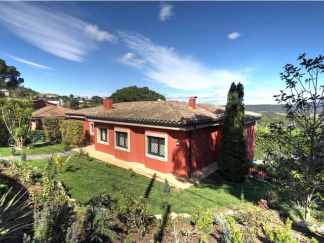 5 sovrum Villa till salu i Santa Cristina d'Aro med pool garage - 1 450 000 € (Ref: 7652155)