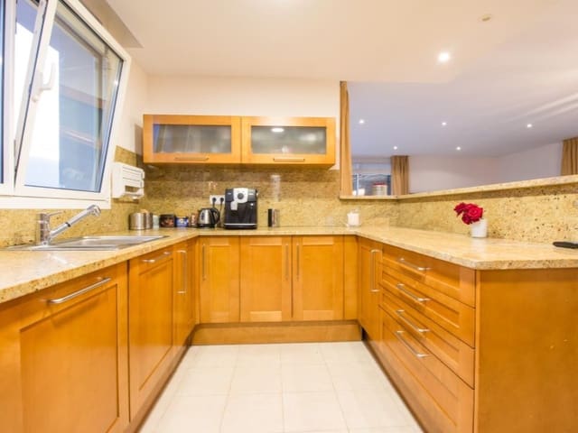 3 slaapkamer Villa te koop in Platja d'Aro, Castell-Platja d'Aro met zwembad garage - € 978.000 (Ref: 8216196)