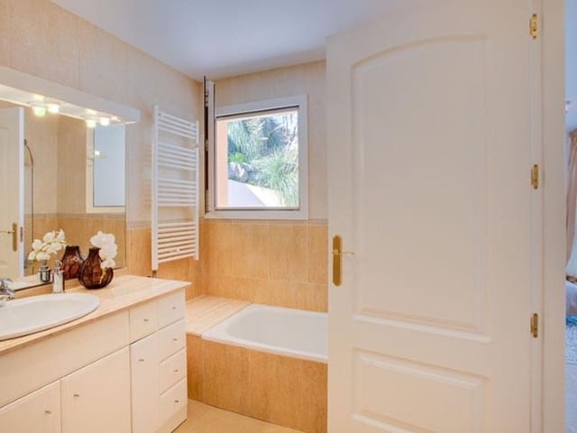 3 slaapkamer Villa te koop in Platja d'Aro, Castell-Platja d'Aro met zwembad garage - € 978.000 (Ref: 8216196)