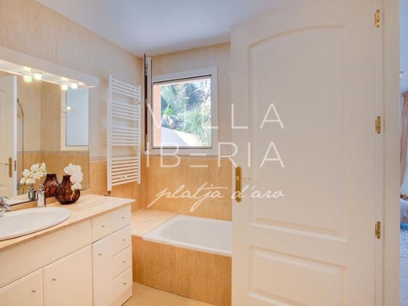 3 bedroom Villa for sale in Platja d'Aro with pool garage - € 978,000 (Ref: 8216196)