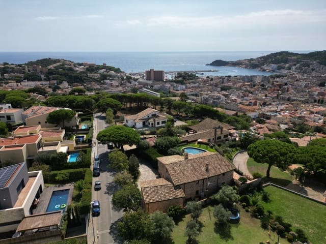 5 bedroom Villa for sale in Sant Feliu de Guíxols with garage - € 2,600,000 (Ref: 8530112)