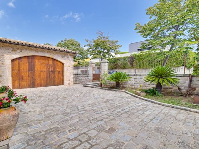 5 bedroom Villa for sale in Sant Feliu de Guíxols with garage - € 2,600,000 (Ref: 8530112)