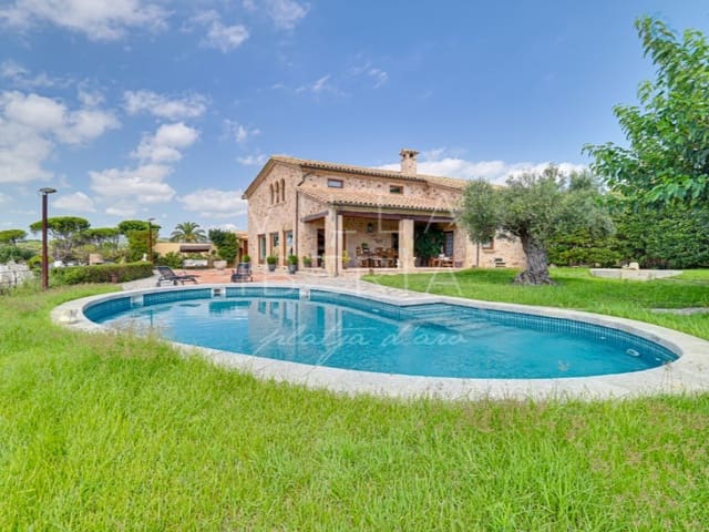5 bedroom Villa for sale in Sant Feliu de Guíxols with garage - € 2,600,000 (Ref: 8530112)