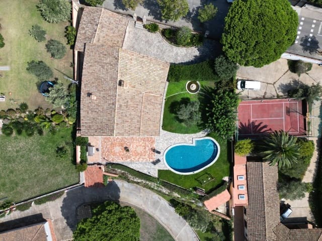 5 bedroom Villa for sale in Sant Feliu de Guíxols with garage - € 2,600,000 (Ref: 8530112)