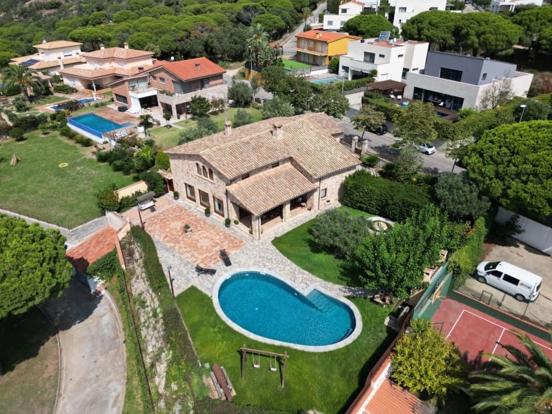 5 soveværelse Villa til salg i Sant Feliu de Guixols med garage - € 2.600.000 (Ref: 8530112)