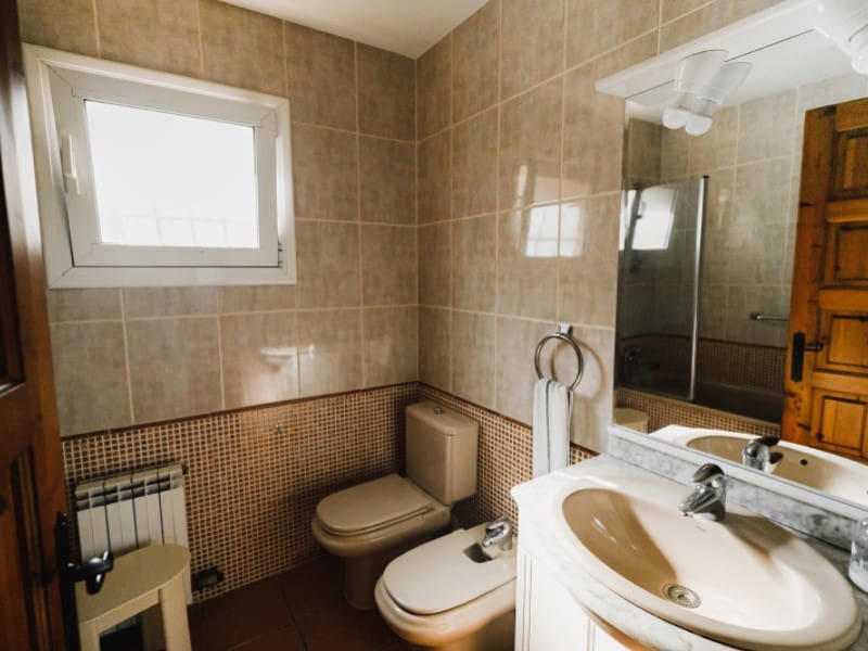 7 soveværelse Villa til salg i S'Agaro med swimmingpool garage - € 590.000 (Ref: 8602048)