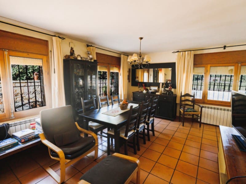 7 soveværelse Villa til salg i S'Agaro med swimmingpool garage - € 590.000 (Ref: 8602048)