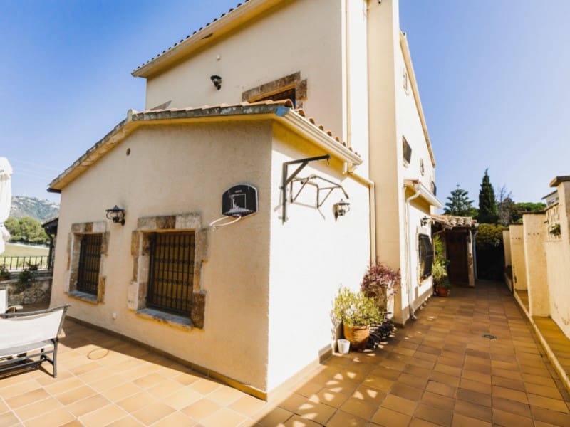 7 soveværelse Villa til salg i S'Agaro med swimmingpool garage - € 590.000 (Ref: 8602048)