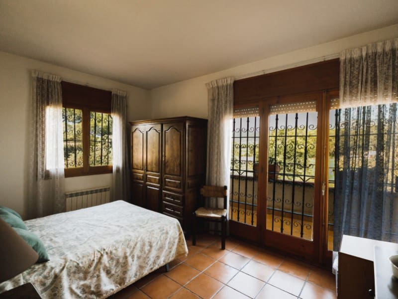 7 soveværelse Villa til salg i S'Agaro med swimmingpool garage - € 590.000 (Ref: 8602048)