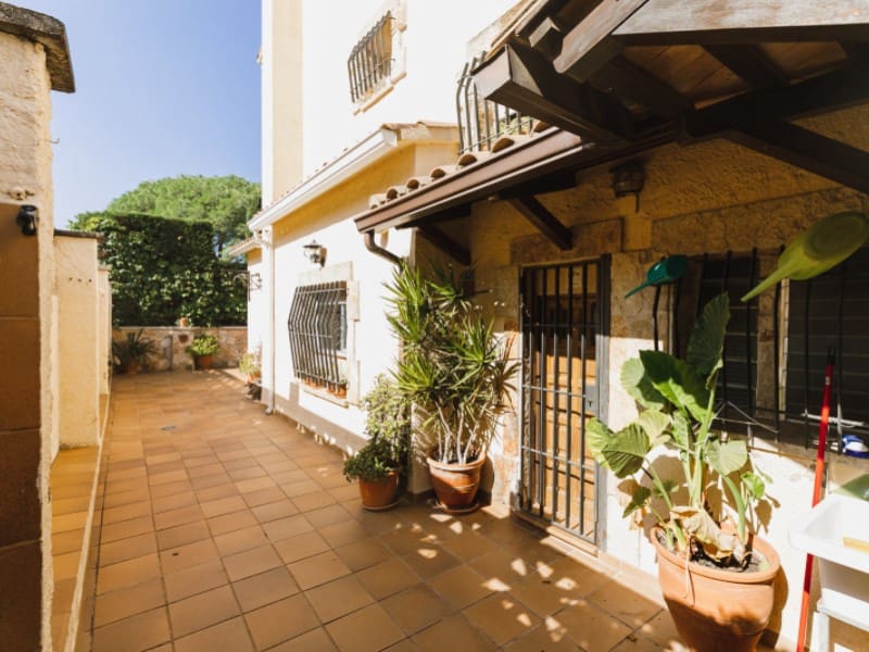 7 soveværelse Villa til salg i S'Agaro med swimmingpool garage - € 590.000 (Ref: 8602048)