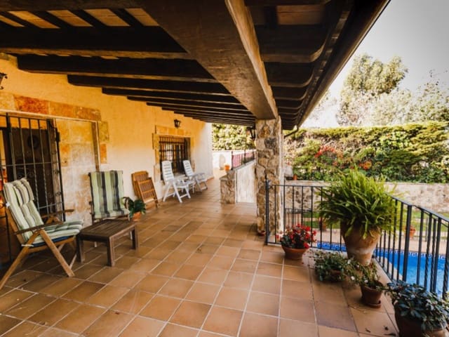 7 sypialnia Willa na sprzedaż w S'Agaro, Castell-Platja d'Aro z basenem garażem - 590 000 € (Ref: 8602048)